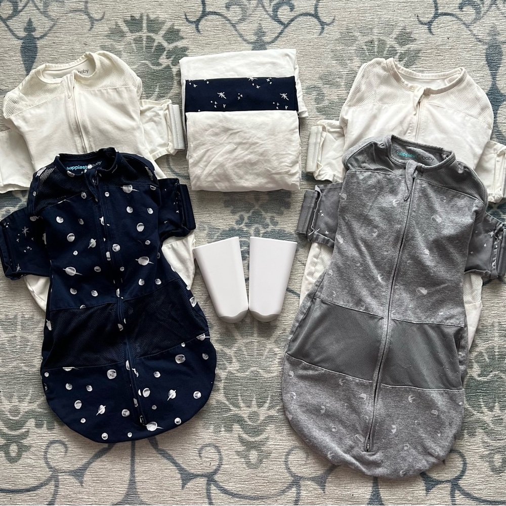 ❗️SOLD❗️SNOO Bundle 🛍️👩‍🍼 swaddles, bassinet sheets, foot extenders.